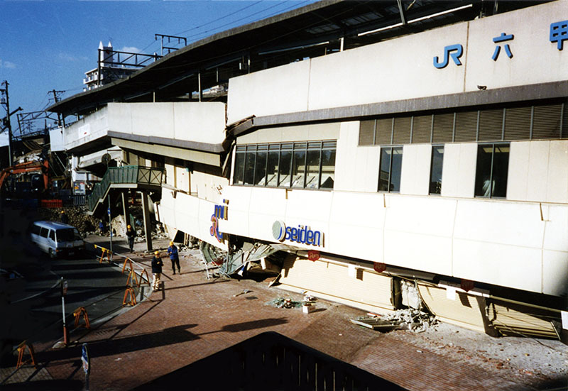 図①JR東海道本線六甲道駅構内
